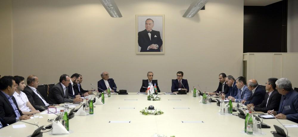 Azerbaijan, Iran debate on economic ties in Baku