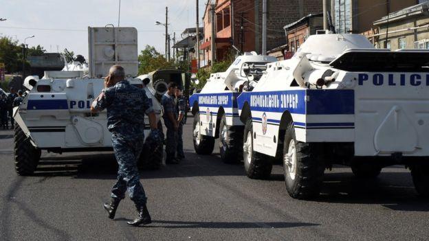 Gunmen keeping five hostages in Yerevan police station