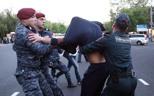 Khorenatsi street of Yerevan attracts more protestors