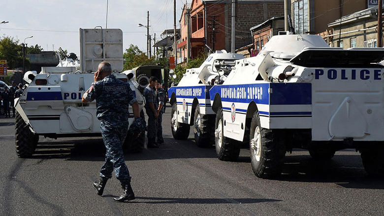 Gunmen who seized police station in Yerevan release last 2 hostages