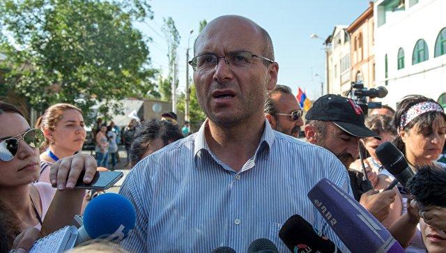 Armenian armed group announces conditions for release of doctors
