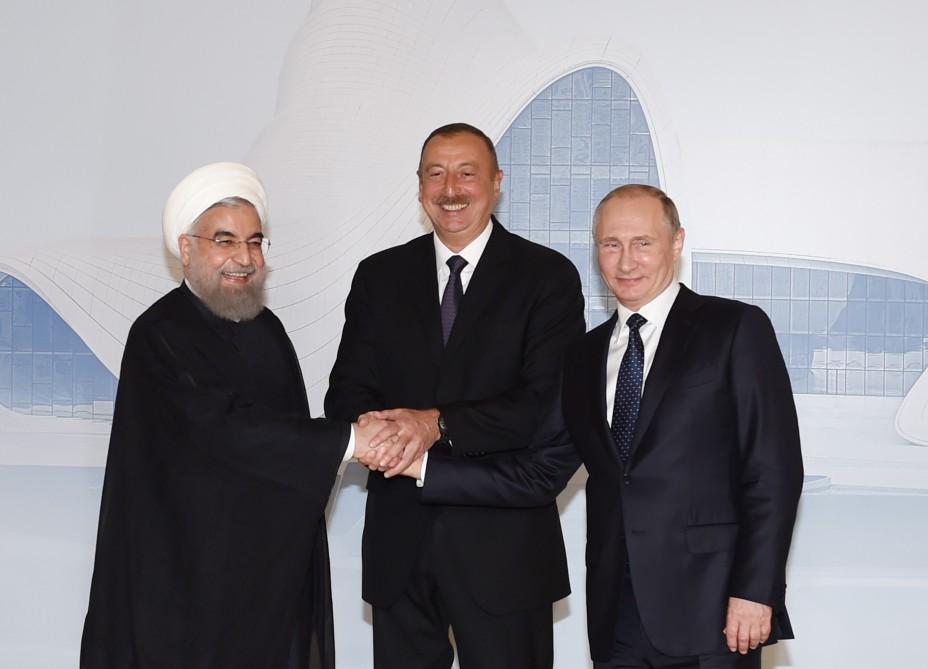 Azerbaijani, Russian, Iranian presidents sign Baku summit declaration [ PHOTO]