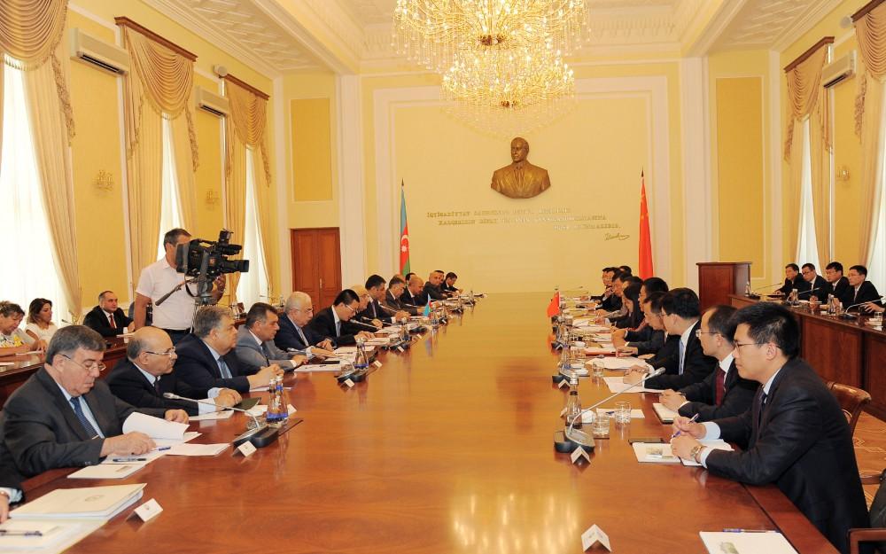 Azerbaijan, China discus trade, economic cooperation