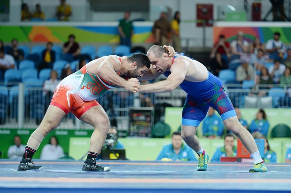 Azerbaijani wrestler in semifinals at Rio 2016