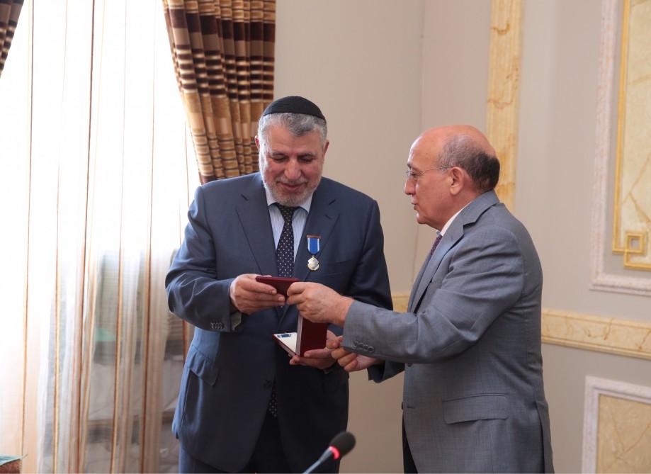 Head of Religious Community of Mountain Jews receives Shohrat Order [ PHOTO]