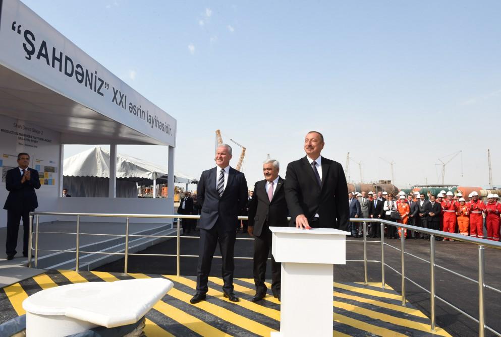 President Aliyev attends ceremony as Shahdeniz 2 platform jacket headed offshore [UPDATE] [PHOTO]