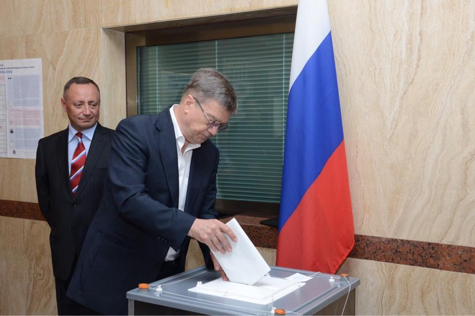 Russians in Azerbaijan voting at State Duma election [PHOTO]