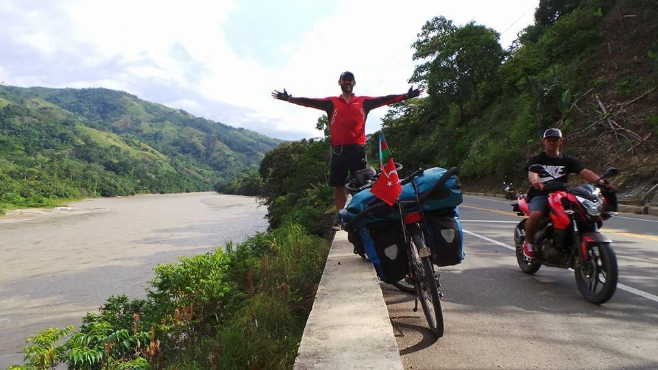 Azerbaijani cyclist reaches Ecuador