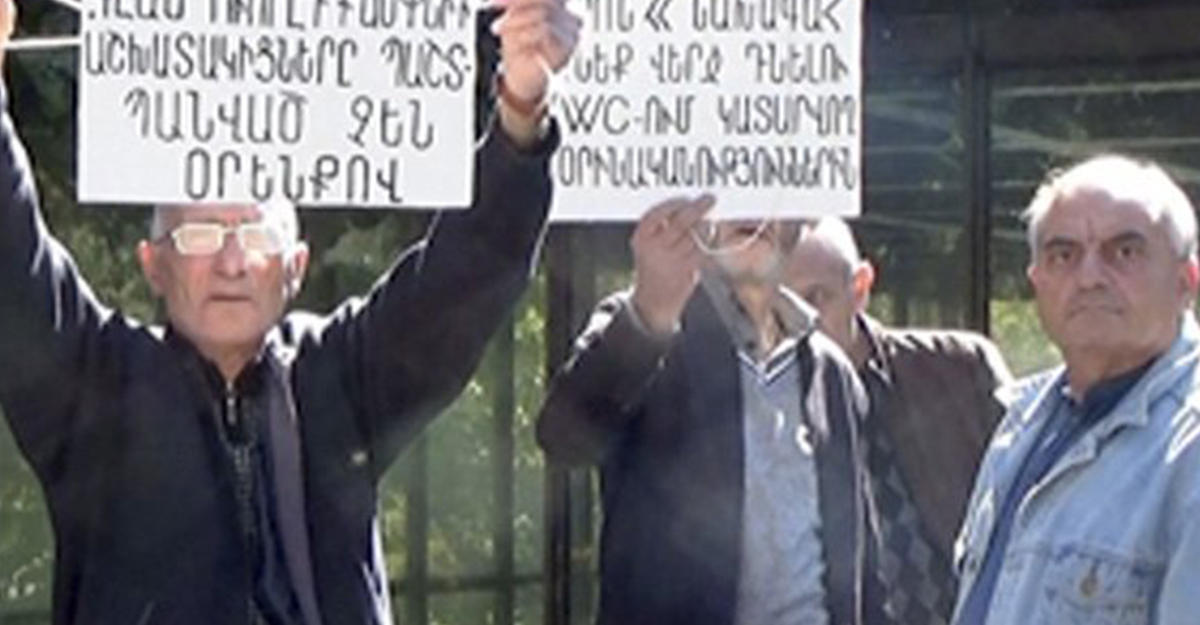 Armenians cannot get their wages; national debt rises