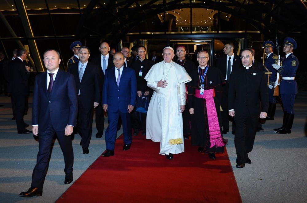Pope Francis ends visit to Azerbaijan