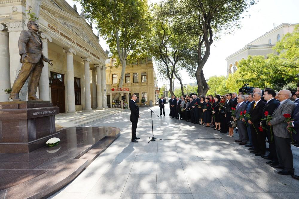 Presidential couple unveil monument to world-renowned singer Rashid Behbudov [PHOTO]