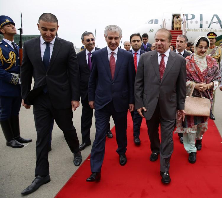Pakistani PM arrives in Baku