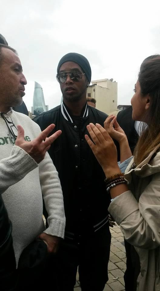 Brazil's football legend meets his fans in Baku [PHOTO]