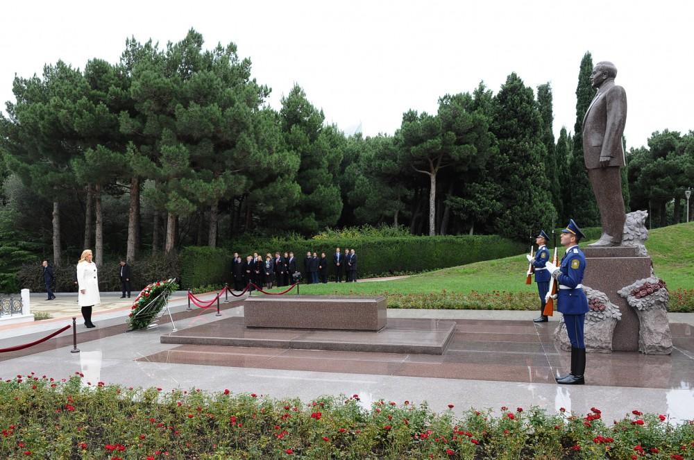 Croatian president pays respect to national leader Heydar Aliyev [UPDATE/ PHOTO]