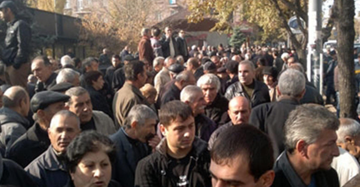 Deceived Armenian workers block center of capital