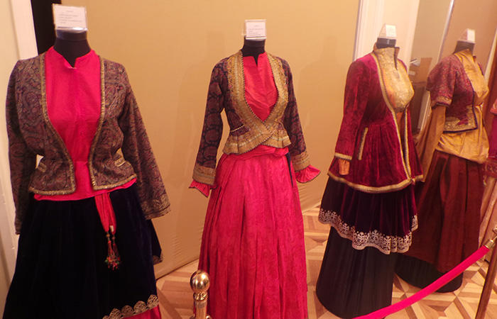 Baku hosts exhibition of national jewelry, dresses [VIDEO/PHOTO]