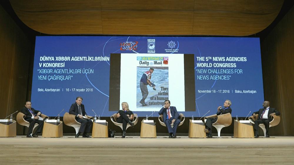 Session of Baku Congress focuses on training journalists for multi-media future [PHOTO]