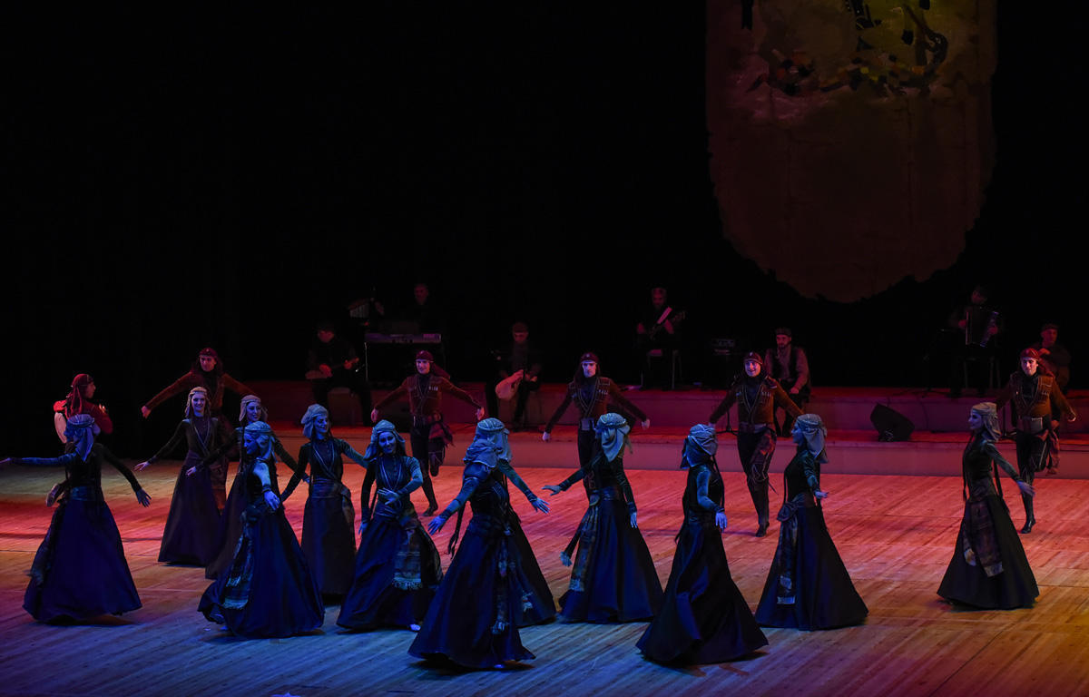 Beautiful Georgian songs and dances [PHOTO]