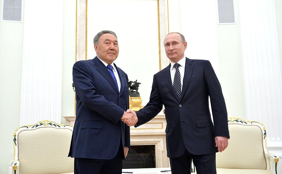 Nazarbayev, Putin discuss cooperation issues in Saint Petersburg