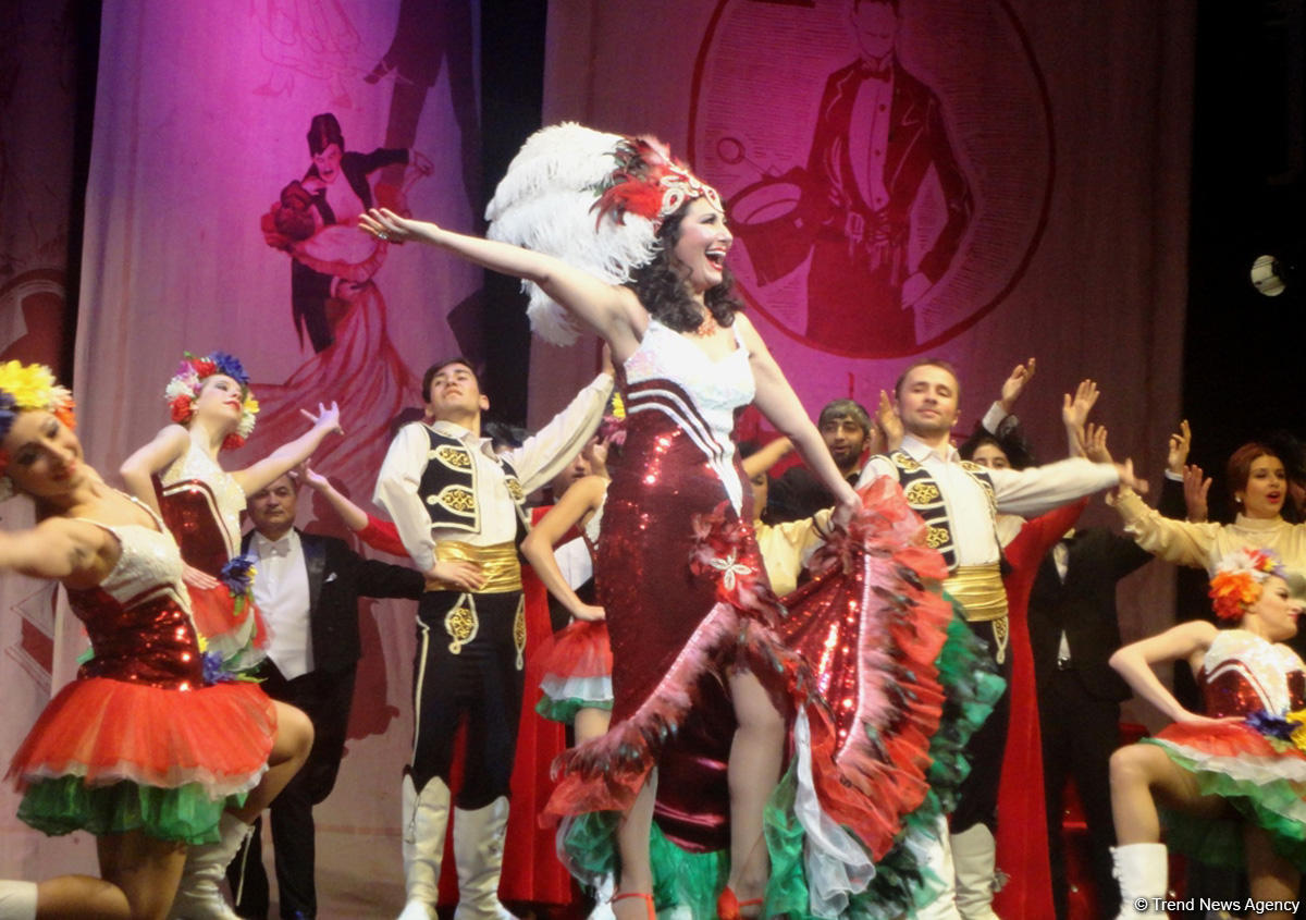Love and intrigue on Baku's stage [PHOTO]