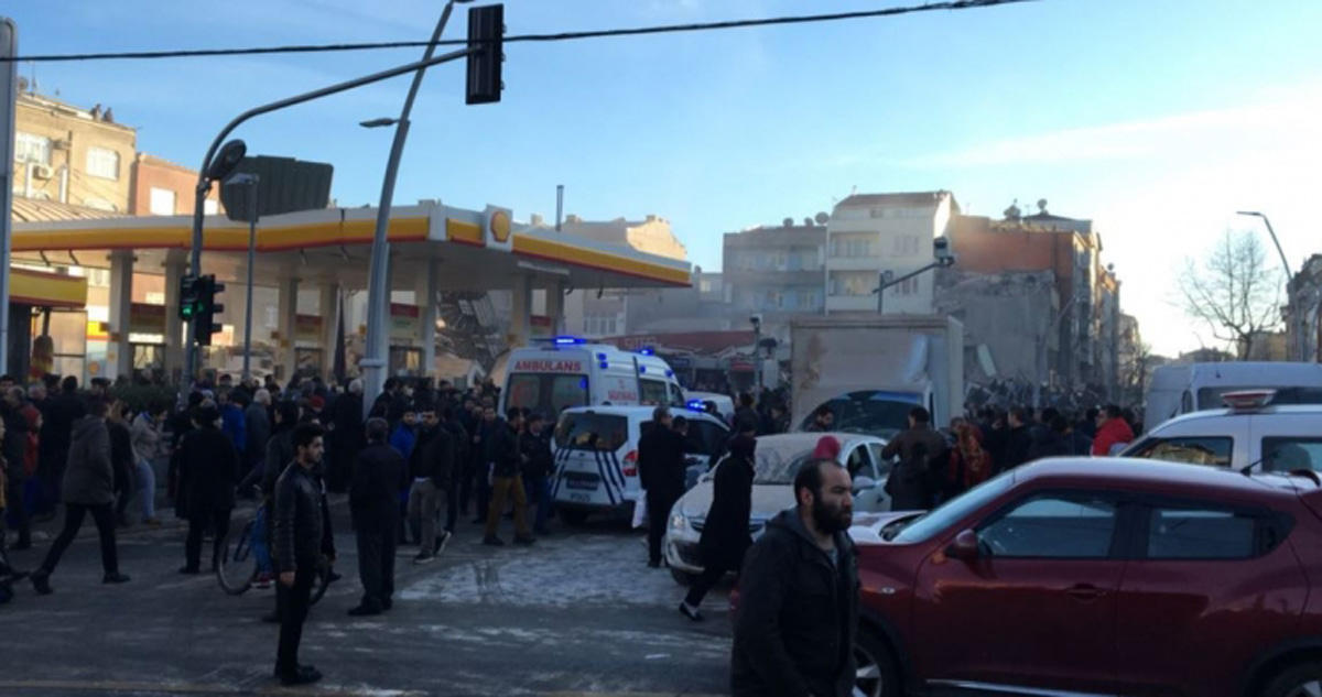 Building collapses in Istanbul, dead and injured reported [PHOTO]