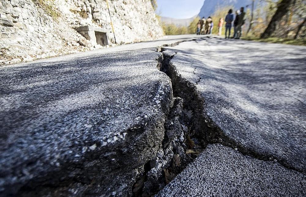 Strong earthquakes shake central Italy