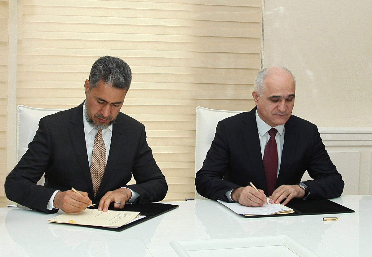Azerbaijan, IDB sign grant agreement [PHOTO]