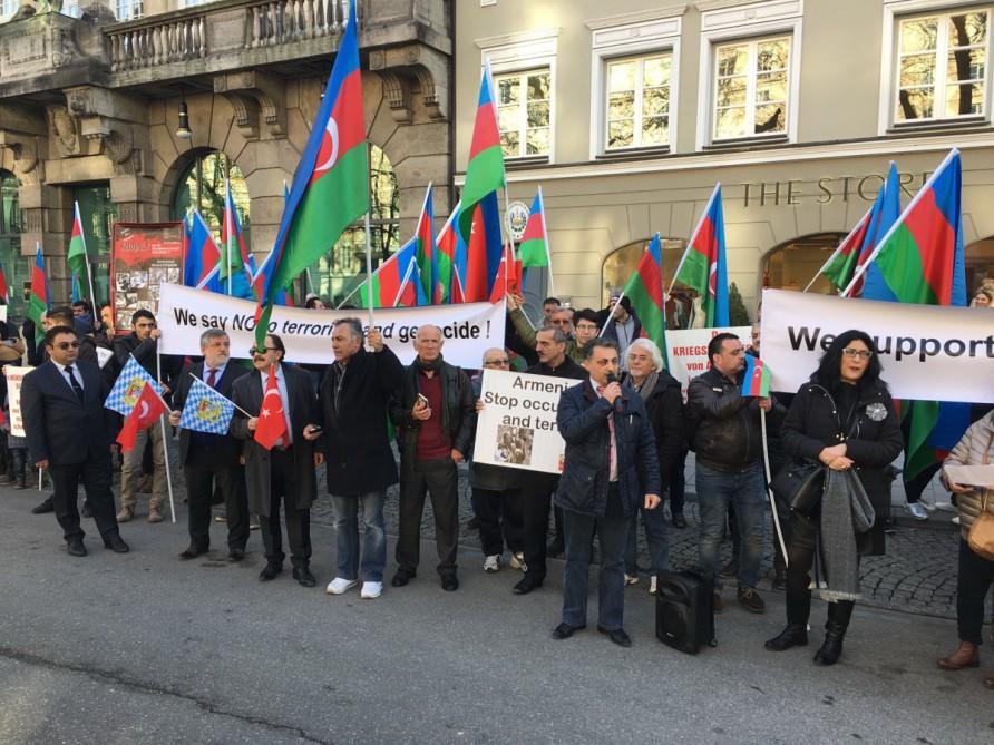 Azerbaijanis hold protest rally on Khojaly genocide [PHOTO]