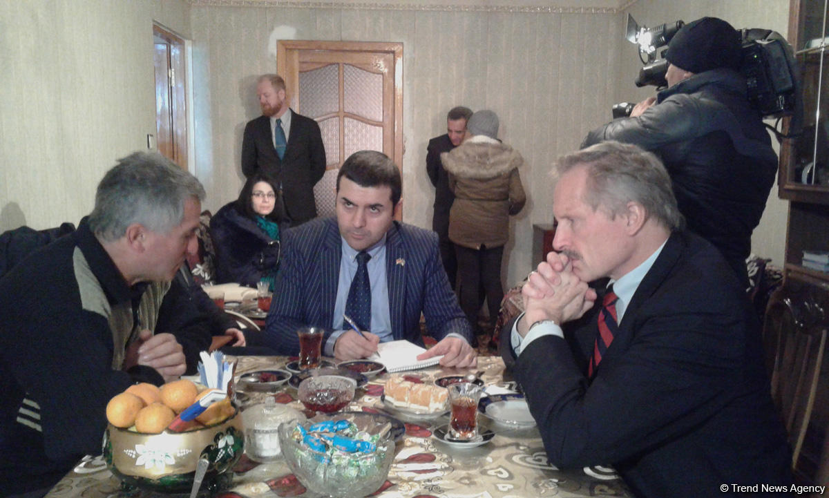 U.S. envoy visits IDP family from Khojaly