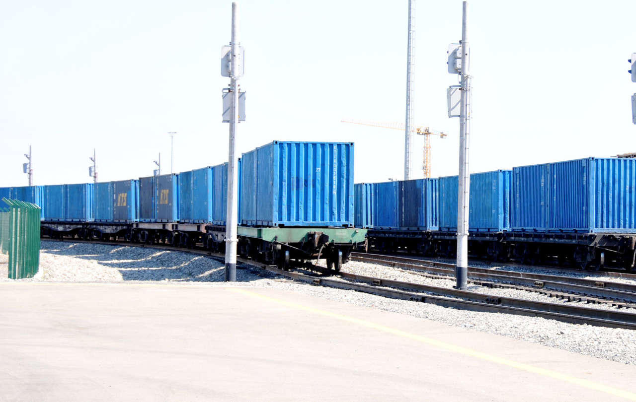 First freight train from Urumqi to Europe arrives in Baku