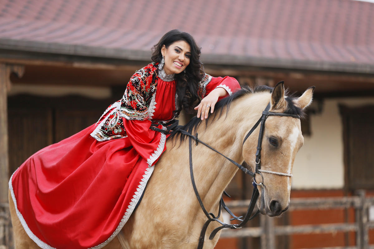 Meet Azerbaijan`s beautiful Spring Girl [PHOTO]