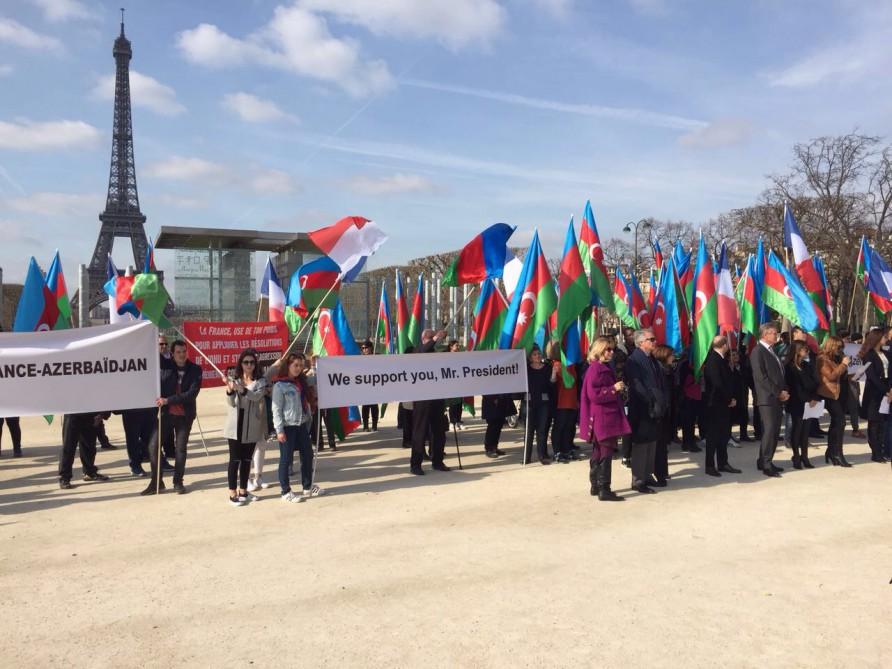 Rally in support of President Aliyev staged in Paris [PHOTO]