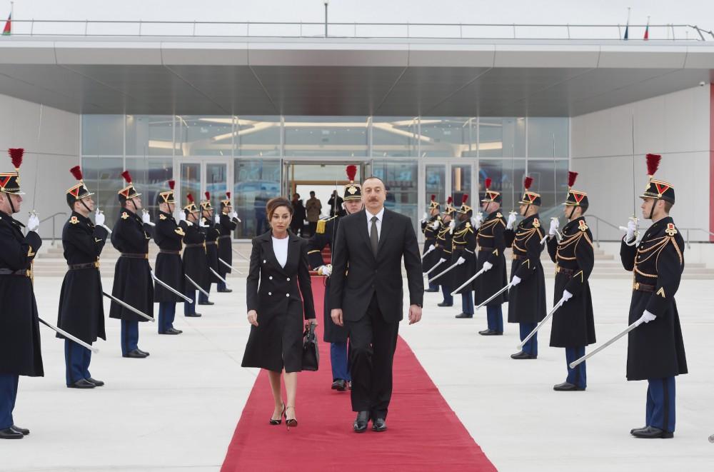 President Ilham Aliyev ends France visit [PHOTO]