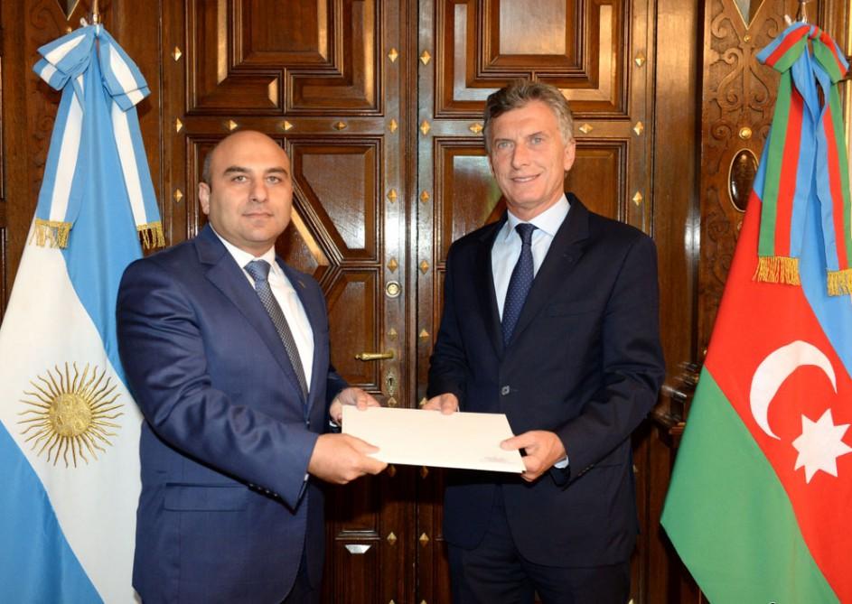 Azerbaijani envoy presents credentials to Argentine President