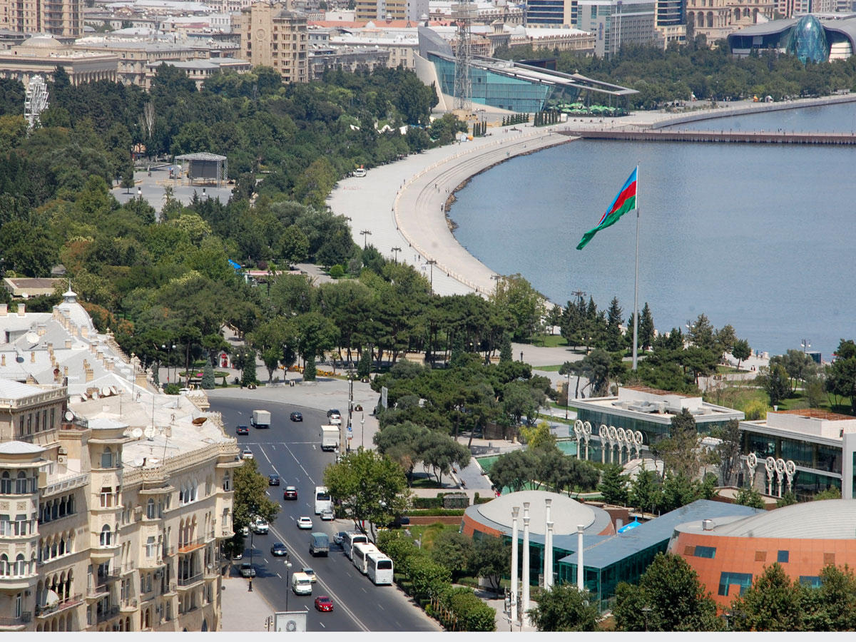 Baku observes cloudy weather