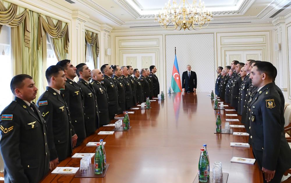 President Aliyev receives group of servicemen on anniversary of April victories of Azerbaijani Army [UPDATE / PHOTO]