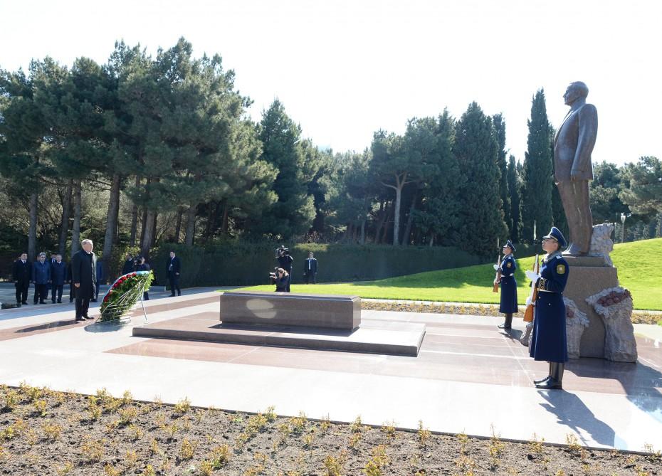 Kazakh leaders visits Alley of Martyrs in Baku [PHOTO] - Gallery Image