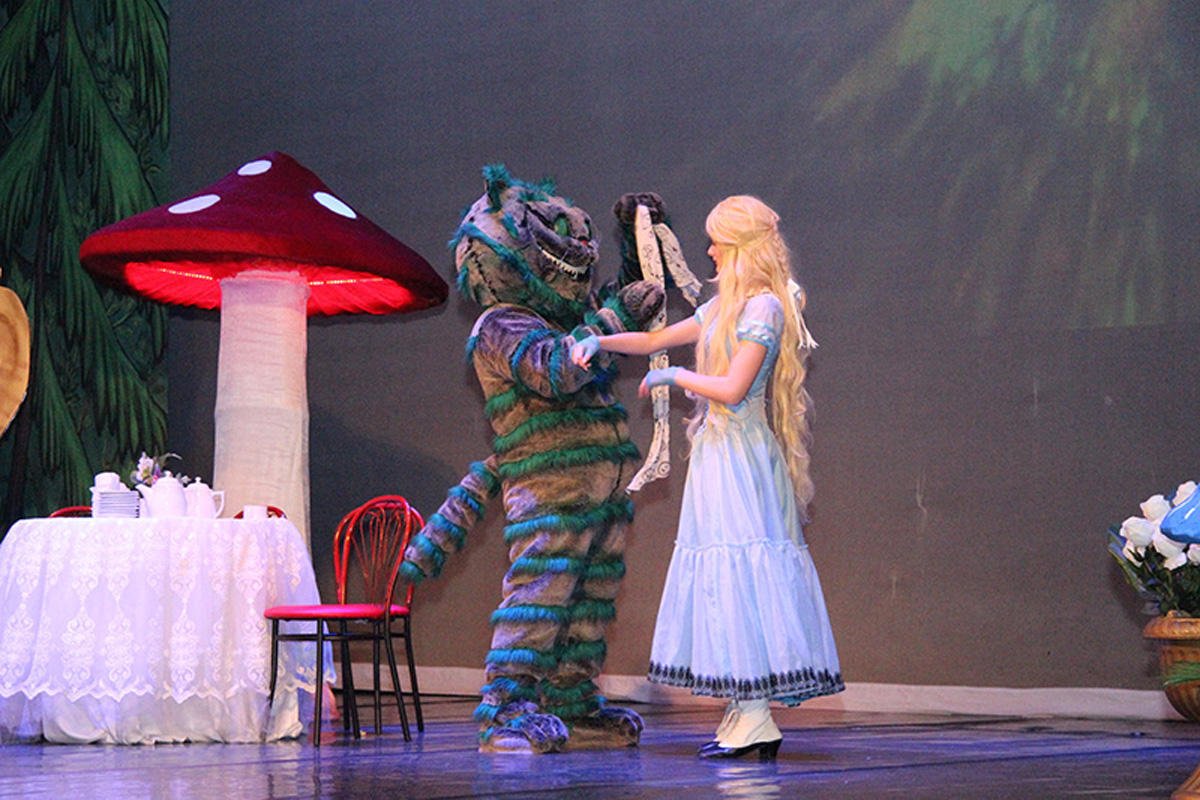 New Adventures of Alice in Baku [PHOTO/VIDEO]