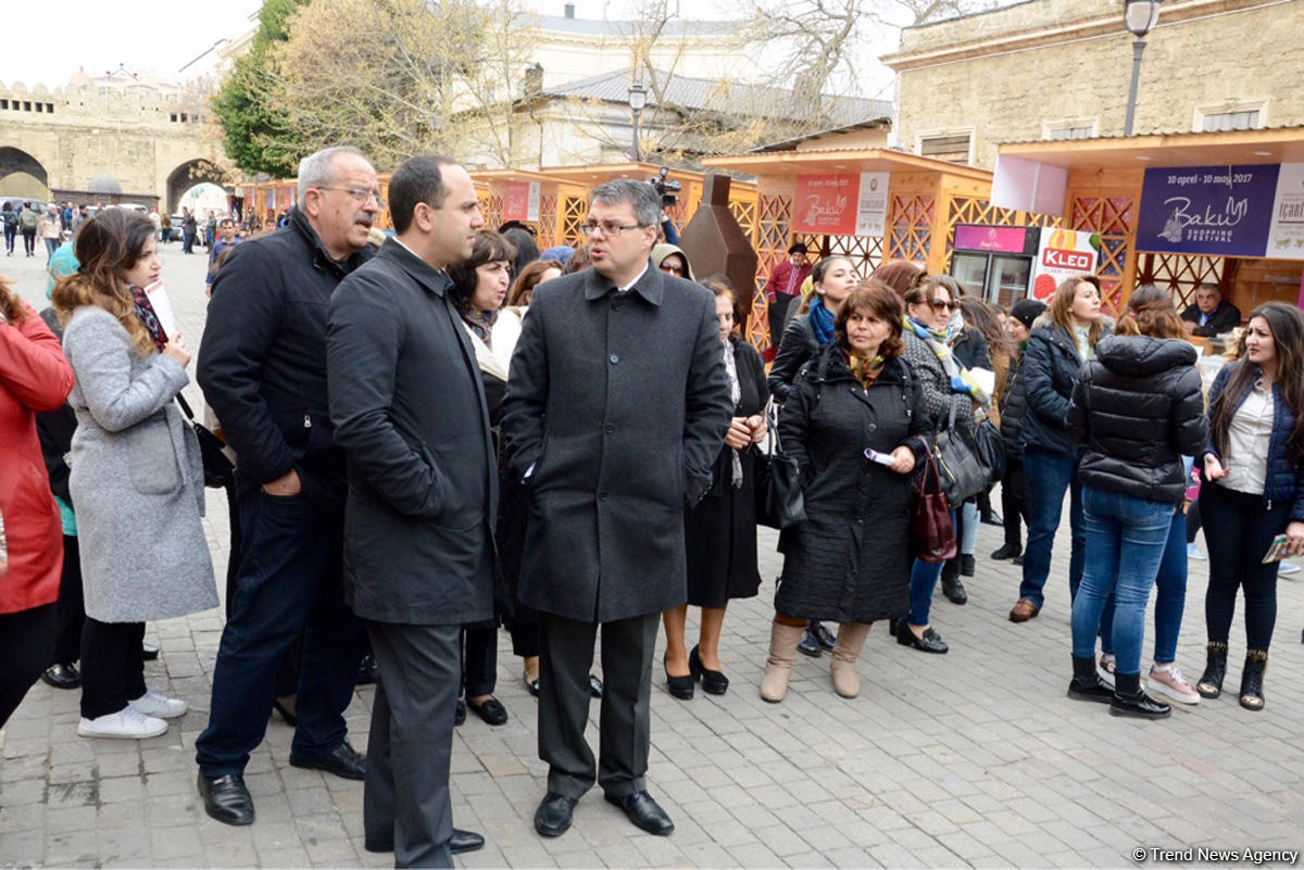 Baku Shopping Festival solemnly opens with concert in Old City [PHOTO]