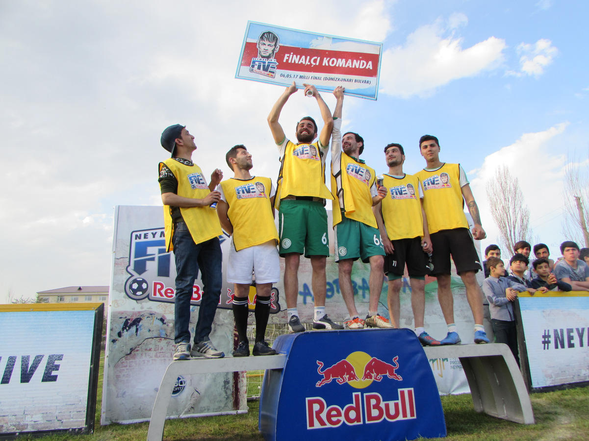Neymar gives chance to Azerbaijani footballers [PHOTO]