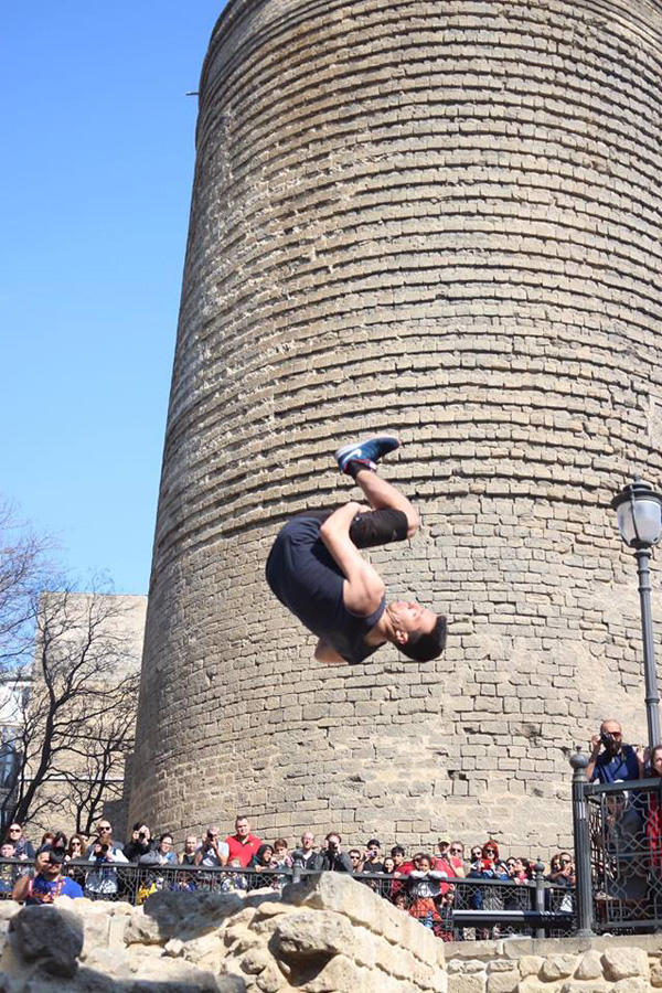 Dizzying jumps and stunts in Baku [PHOTO]
