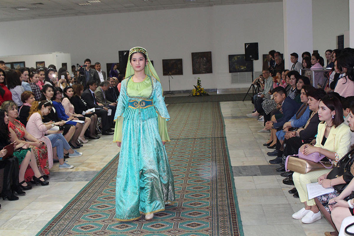 Azerbaijan’s national dresses on show in Tashkent [PHOTO]