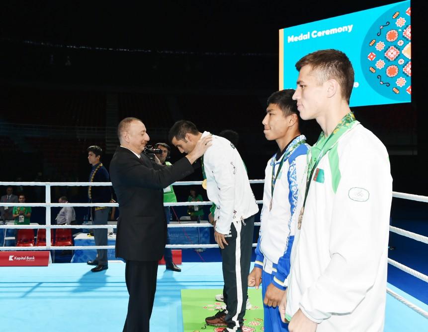 Ilham Aliyev presents medals to boxing winners at Baku 2017 [VIDEO/PHOTO]