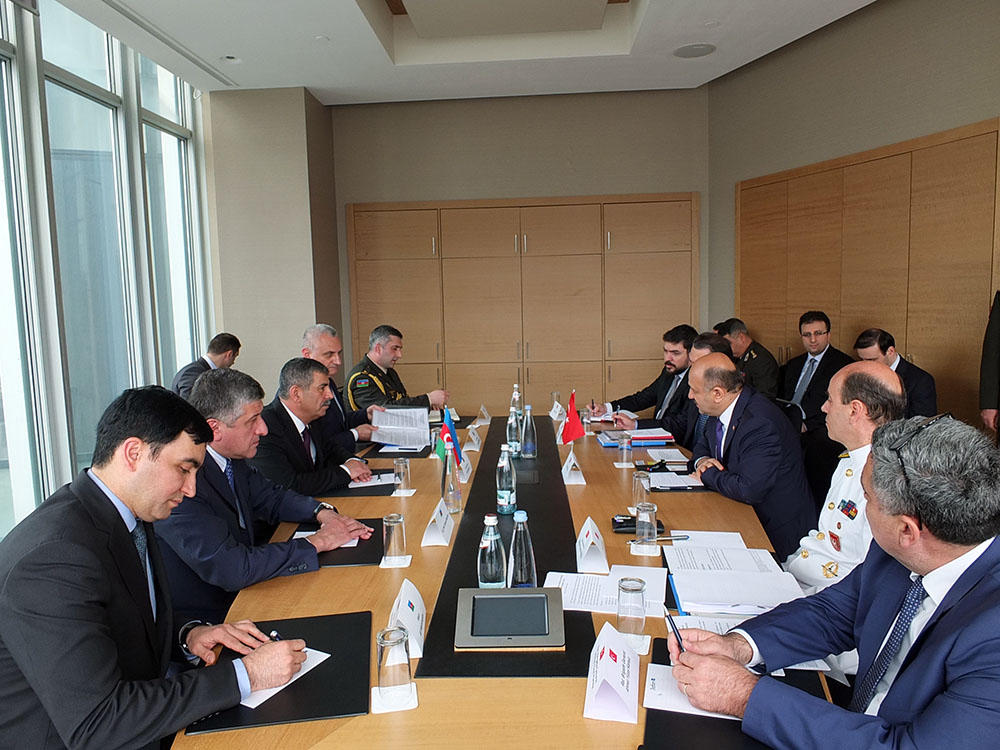 Azerbaijan, Turkey discuss military cooperation