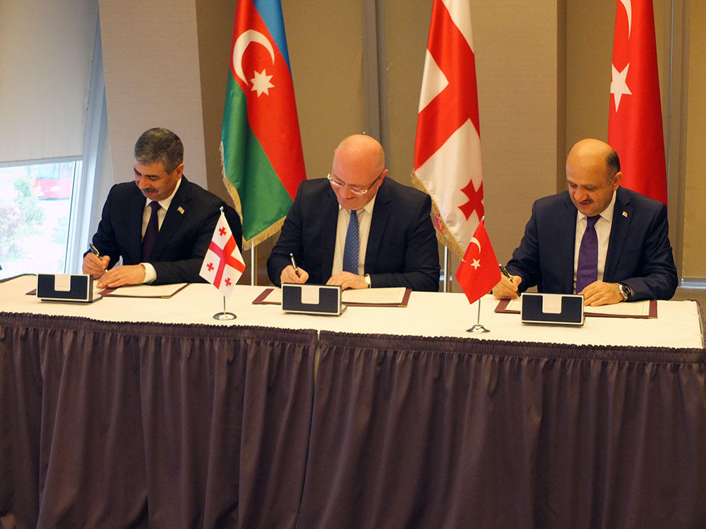 Azerbaijani, Georgian, Turkish defense ministers discuss military cooperation