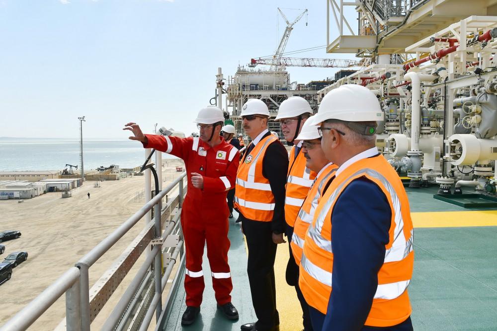 President Aliyev attends sail away ceremony of topsides units for Shah Deniz-2 platform [UPDATE / PHOTO]