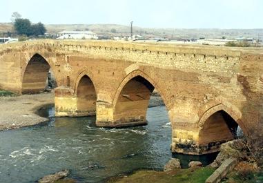 Azerbaijan, Georgia plan to improve work of Red Bridge customs checkpoint