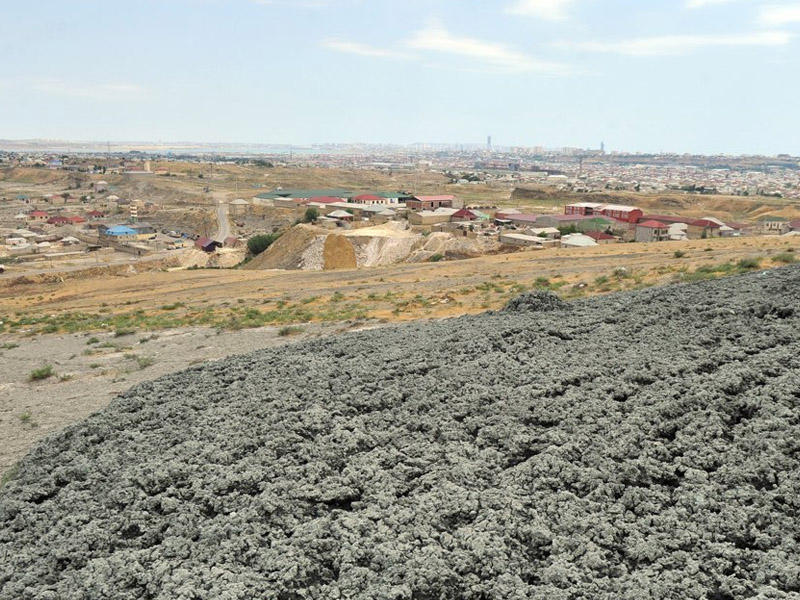 Volcano erupts in Baku