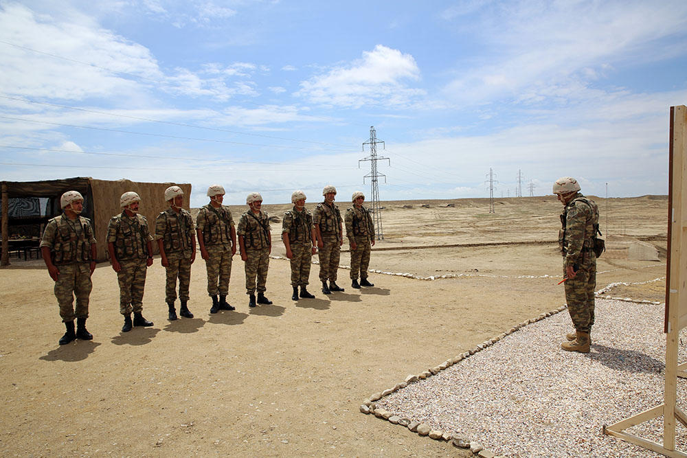 Azerbaijani army units hold tactical, special drills