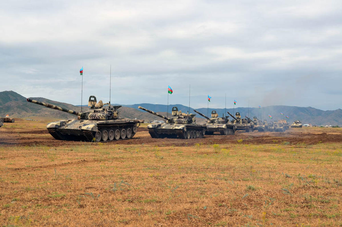 Azerbaijani army holds live-fire stage of large-scale drills [PHOTO]